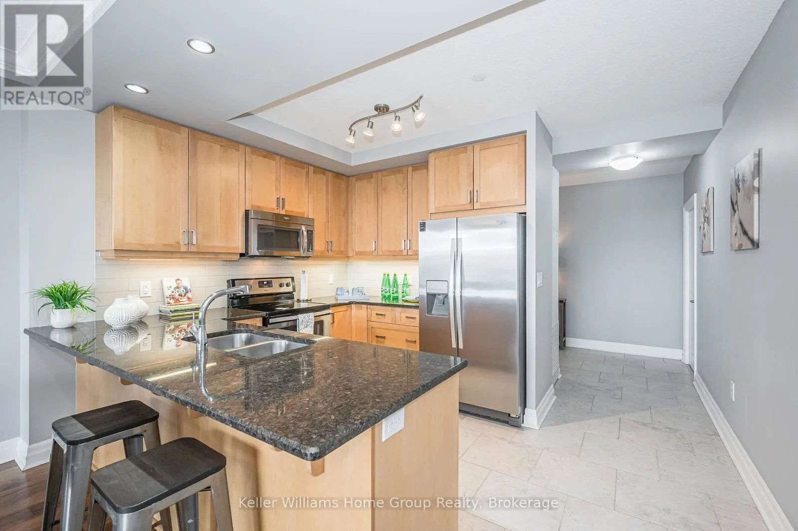 901 - 150 WELLINGTON STREET E, #901