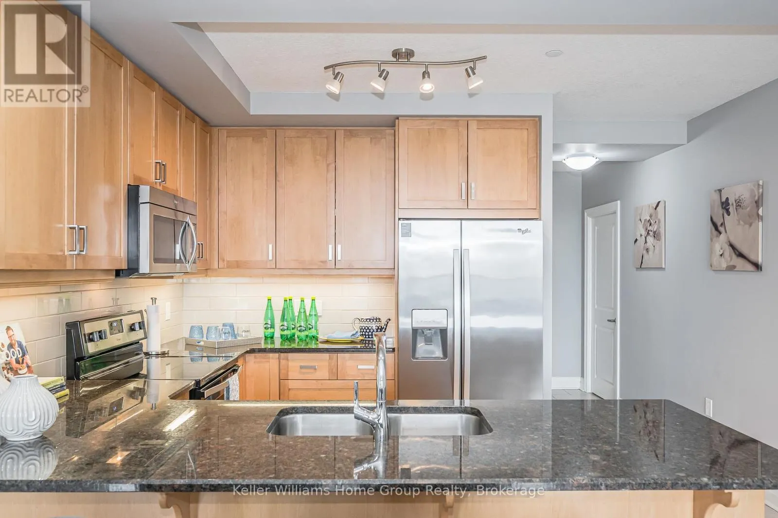 901 - 150 WELLINGTON STREET E, #901