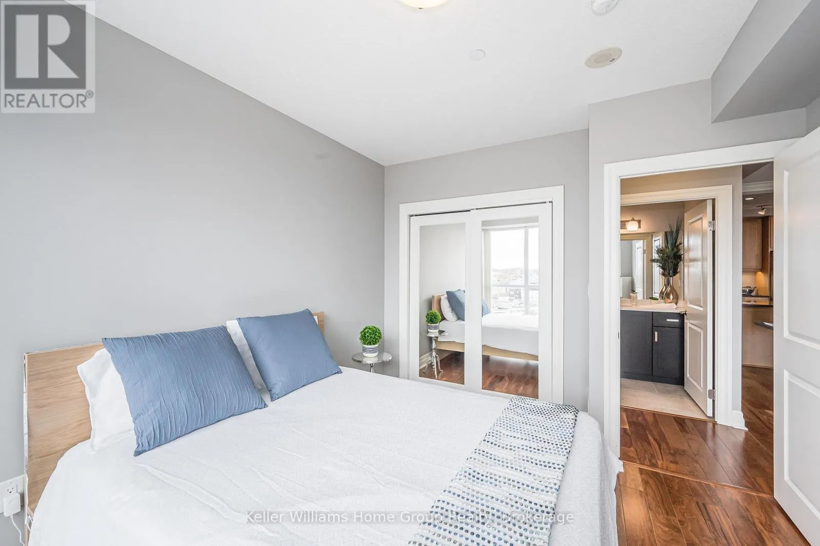 901 - 150 WELLINGTON STREET E, #901