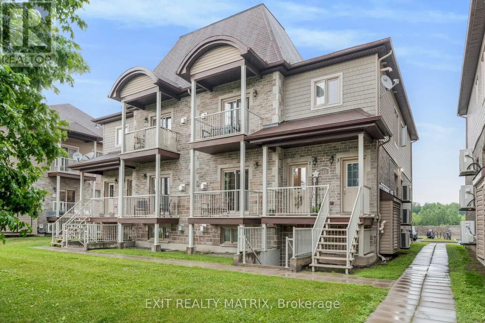2 - 193 BOURDEAU BOULEVARD