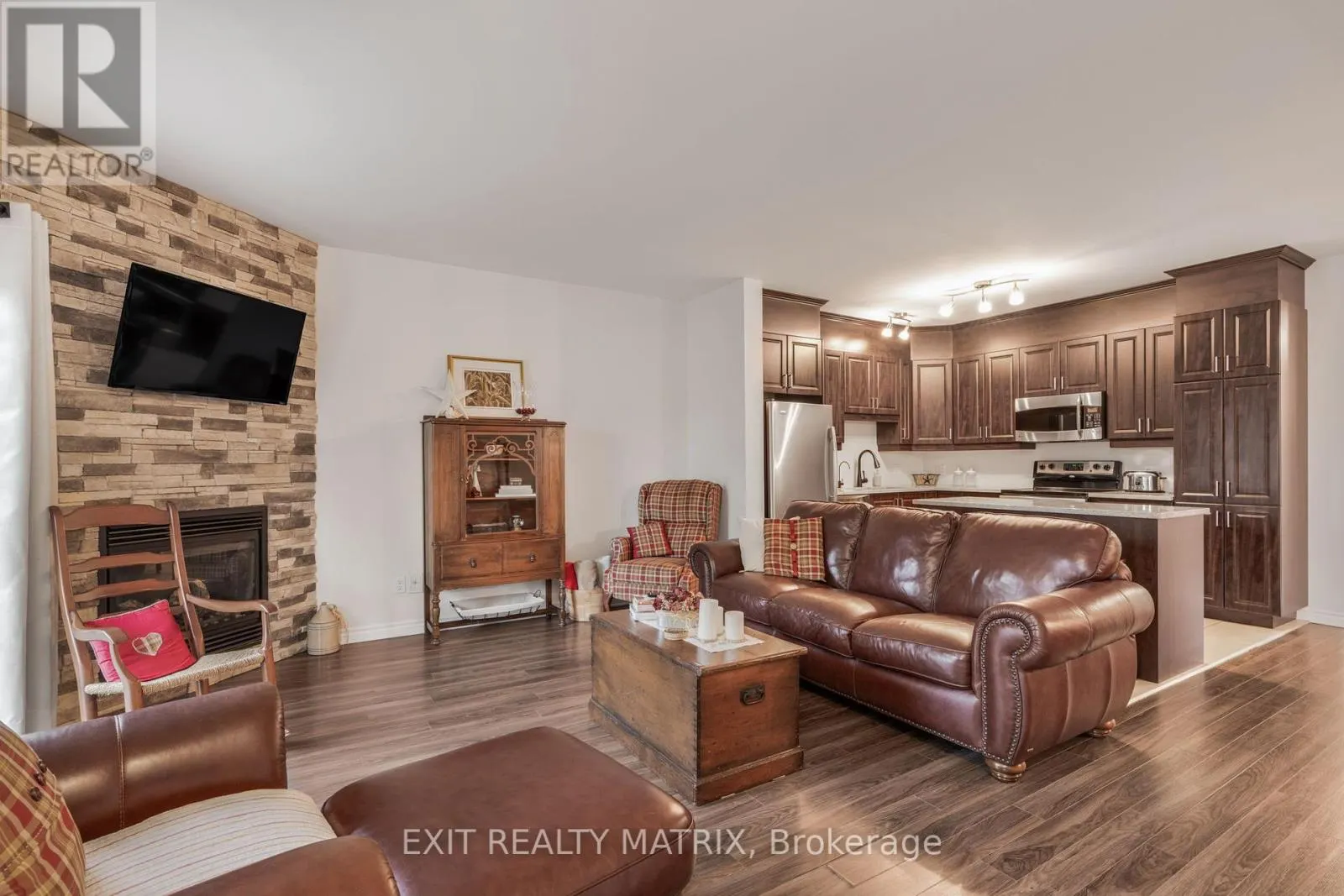 2 - 193 BOURDEAU BOULEVARD