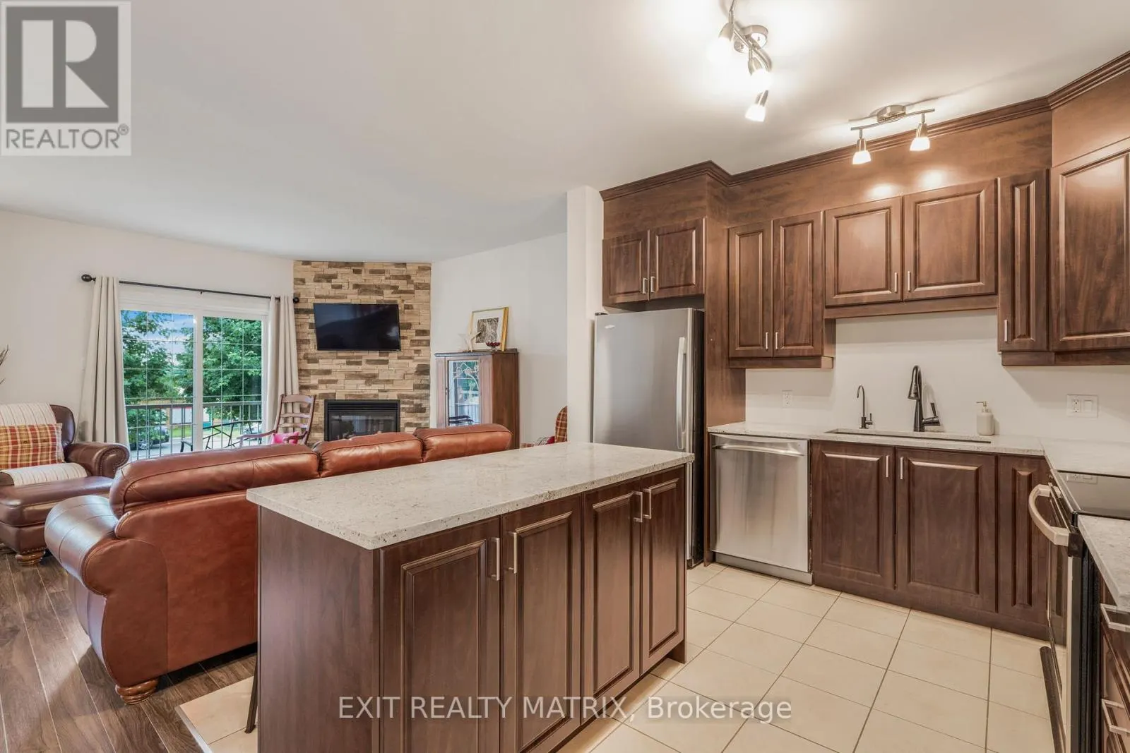 2 - 193 BOURDEAU BOULEVARD