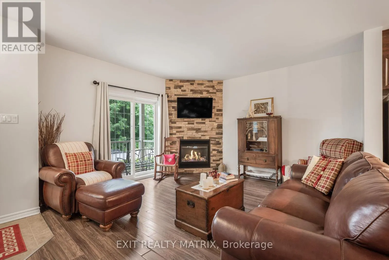 2 - 193 BOURDEAU BOULEVARD