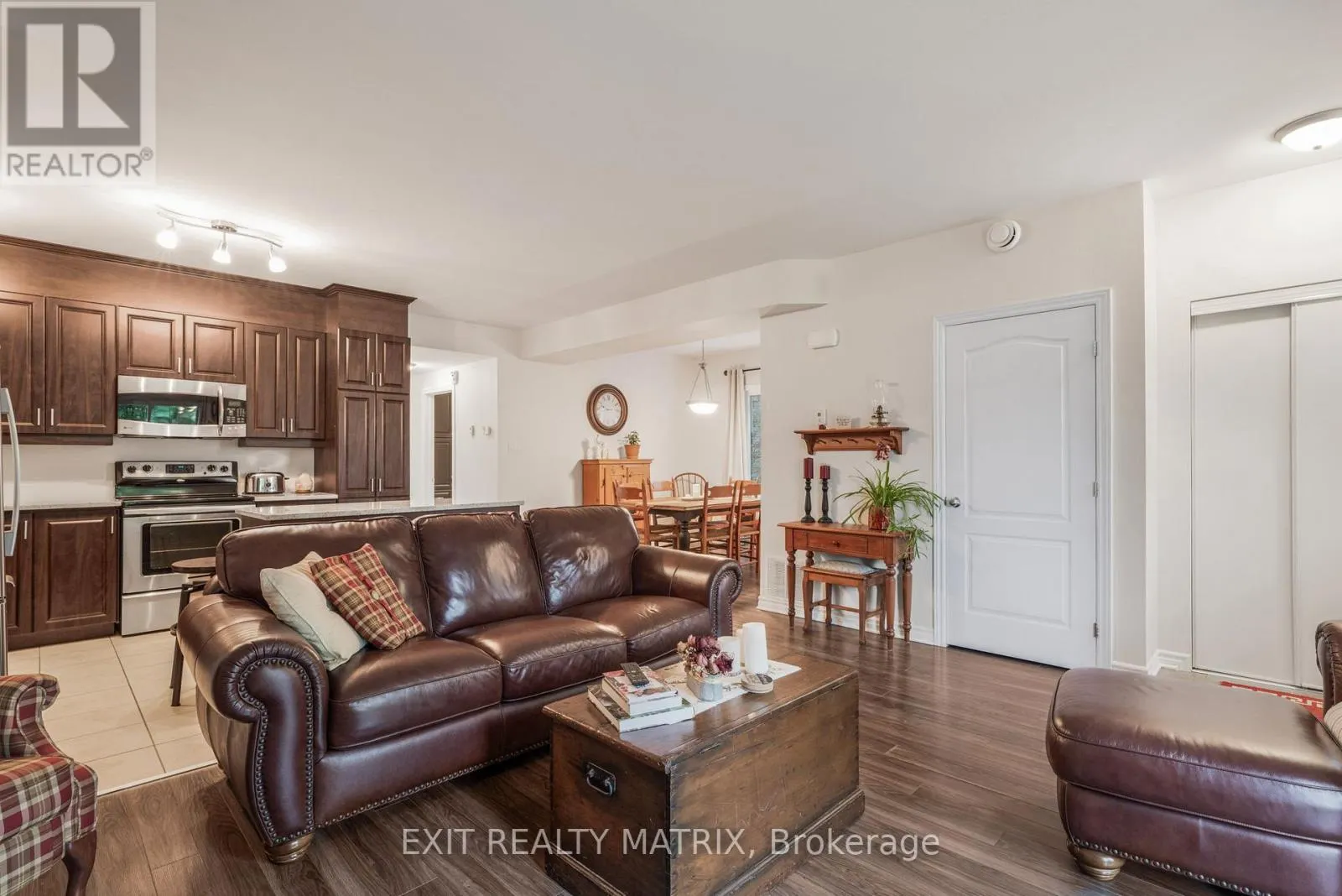 2 - 193 BOURDEAU BOULEVARD