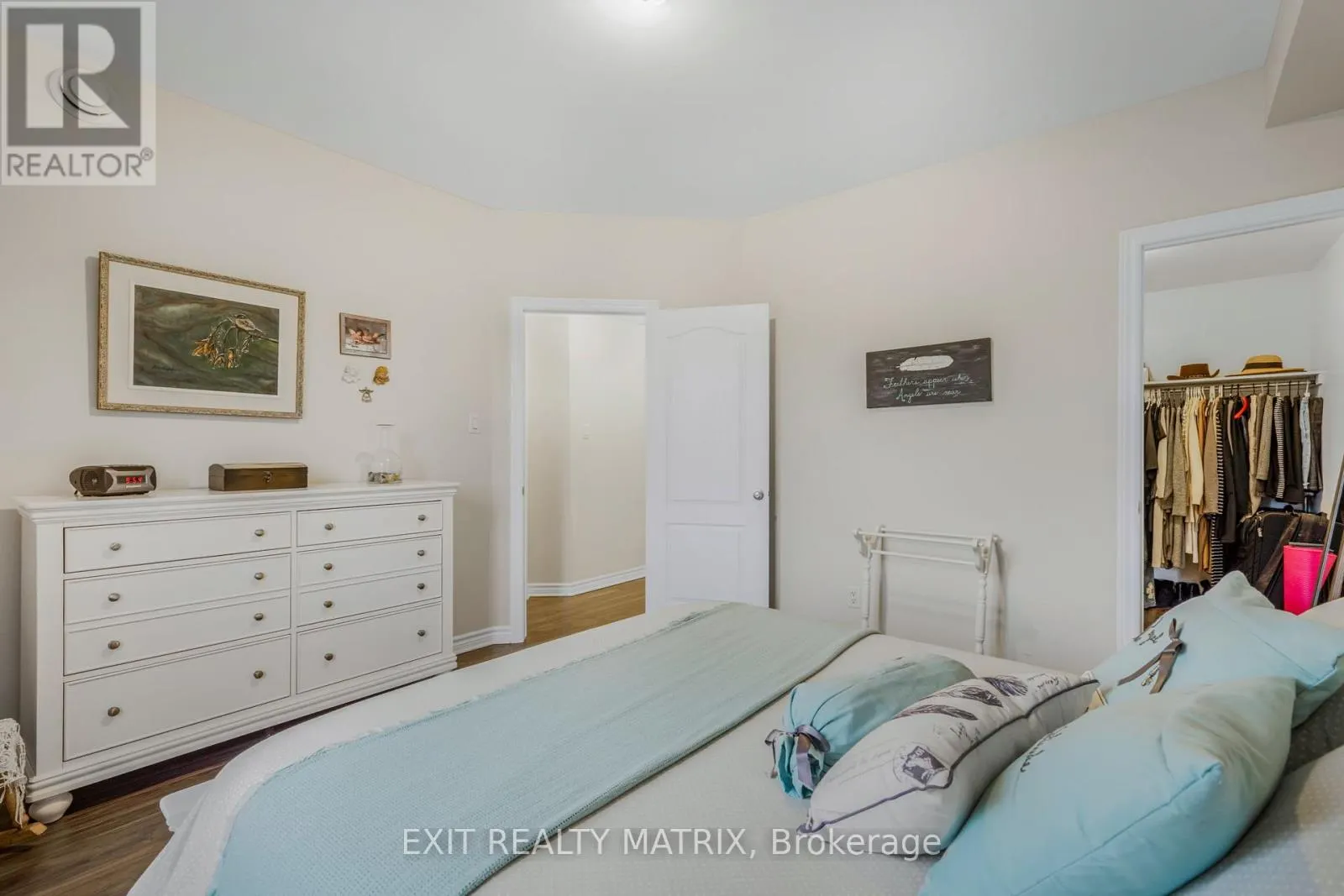 2 - 193 BOURDEAU BOULEVARD