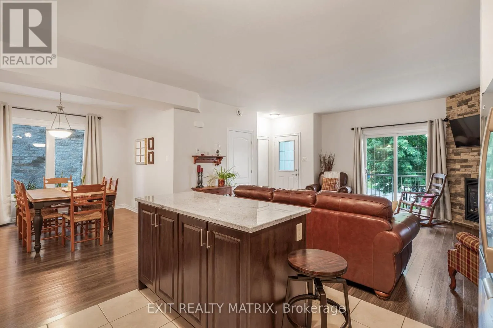 2 - 193 BOURDEAU BOULEVARD
