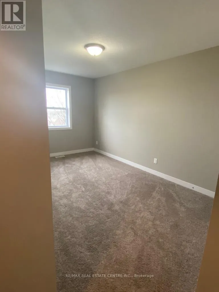 G5 - 439 ATHLONE AVENUE