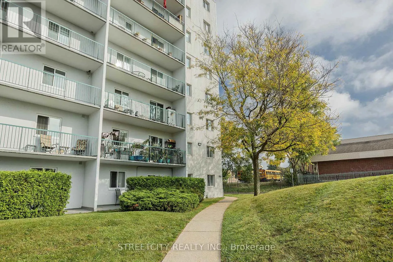 701 - 986 HURON STREET, #701