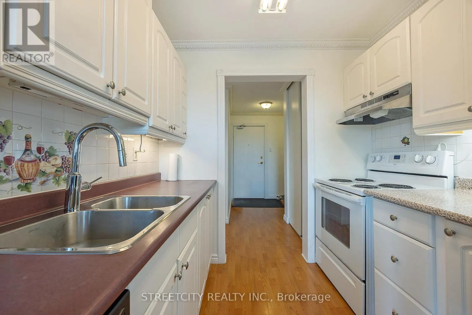701 - 986 HURON STREET, #701