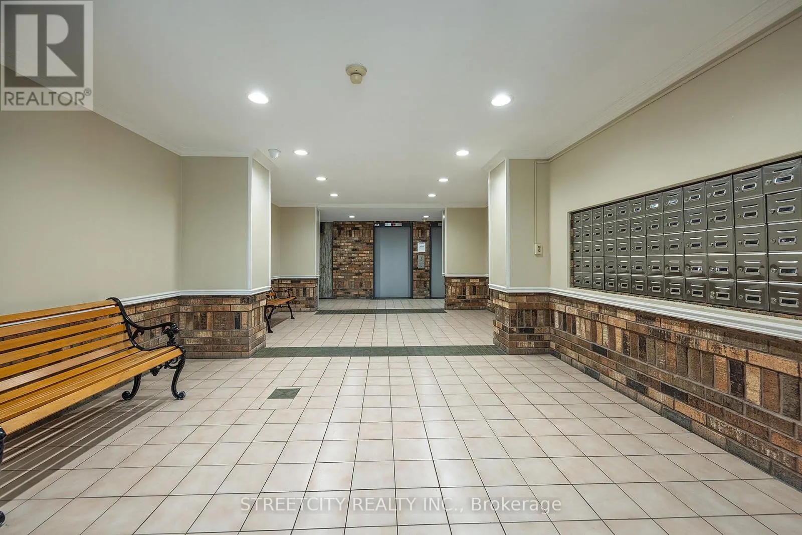 701 - 986 HURON STREET, #701