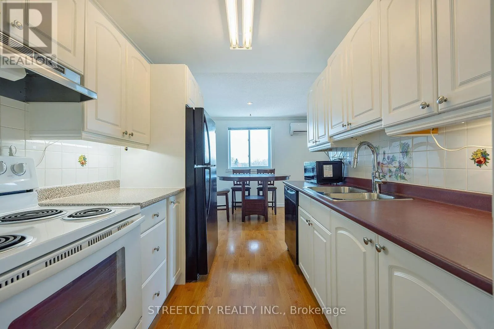 701 - 986 HURON STREET, #701