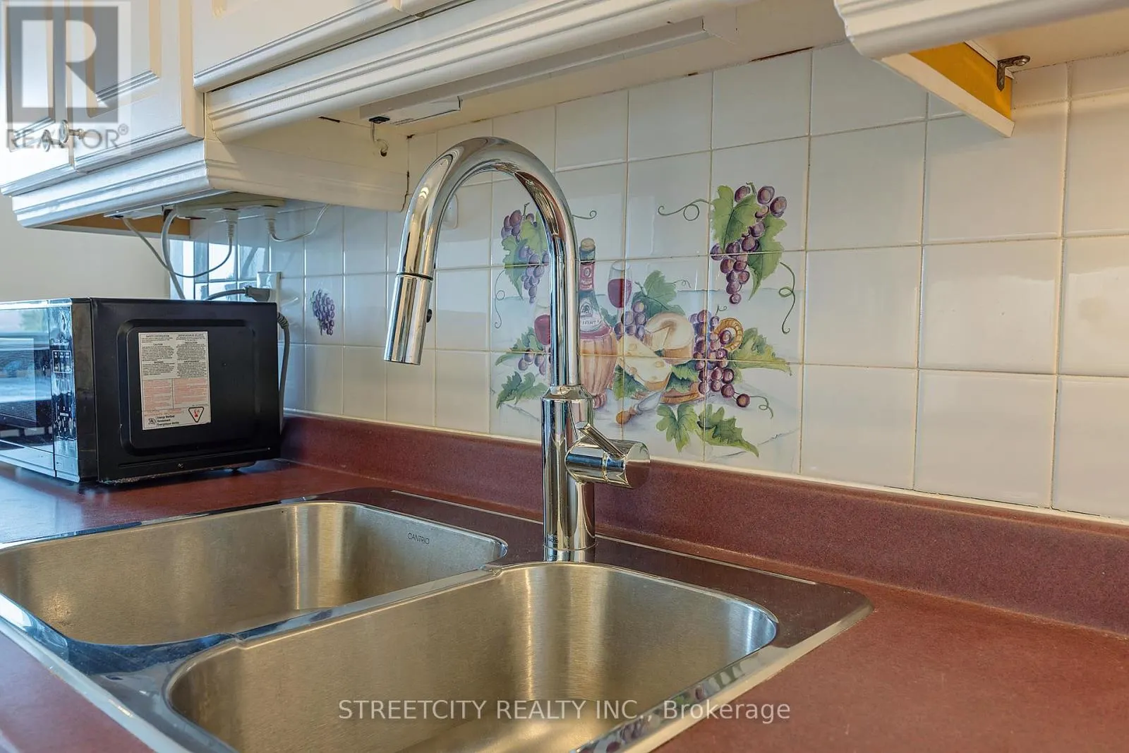 701 - 986 HURON STREET, #701