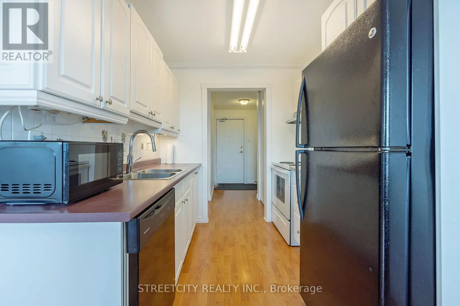 701 - 986 HURON STREET, #701