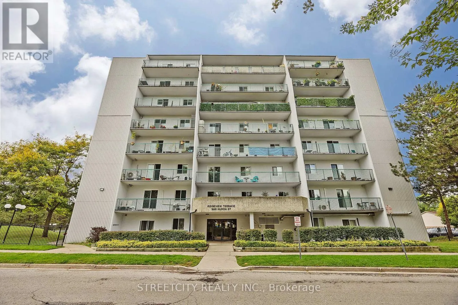 701 - 986 HURON STREET, #701