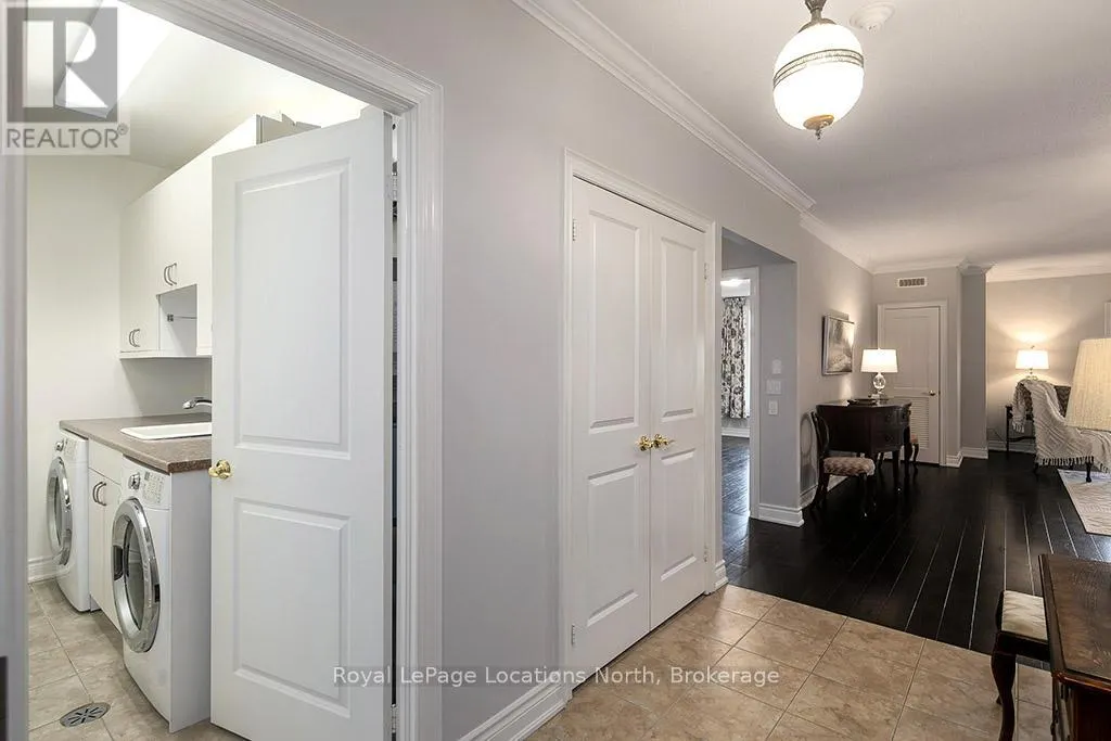 203 - 25 BEAVER STREET S, #203