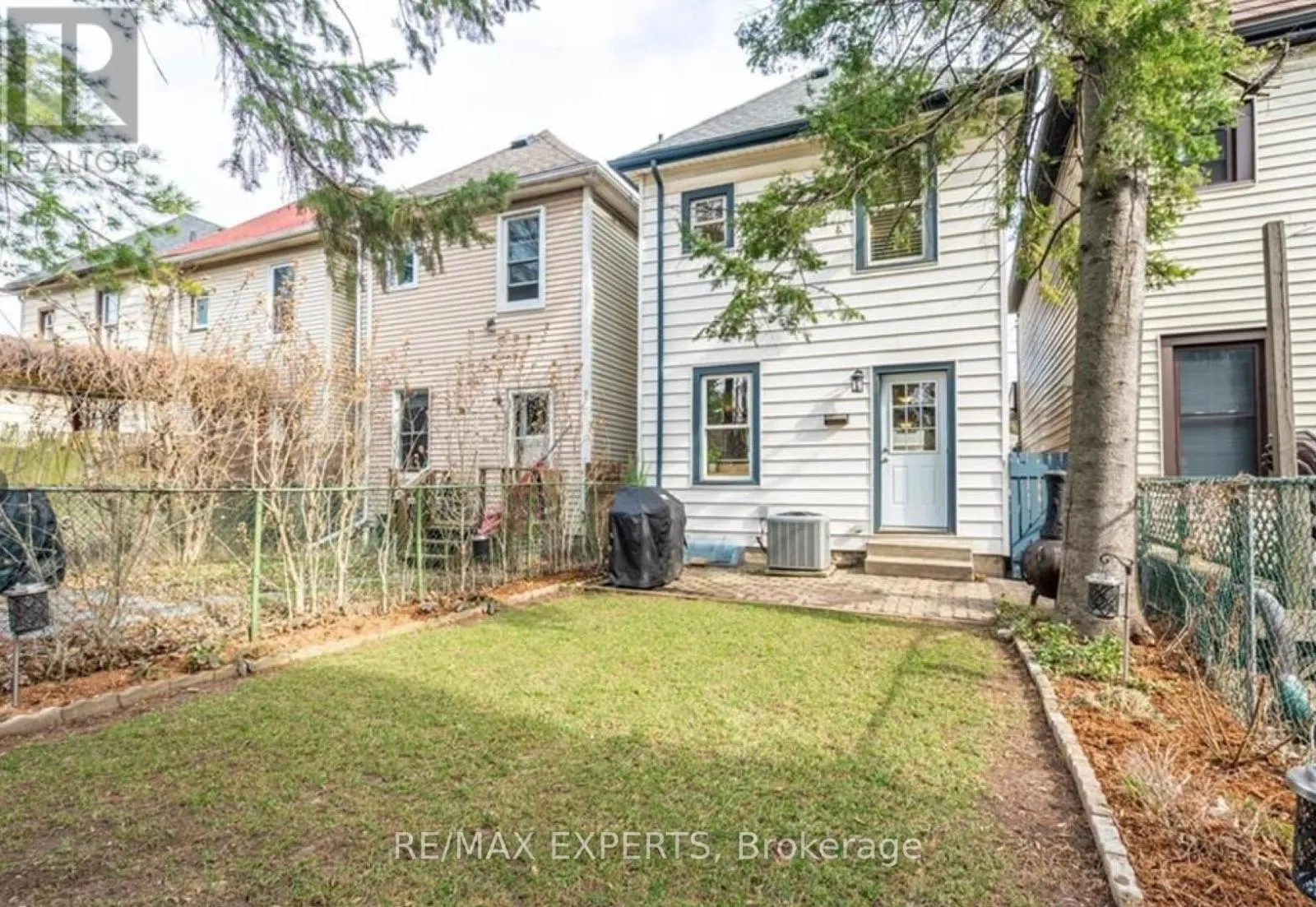 22 BURLINGTON STREET E