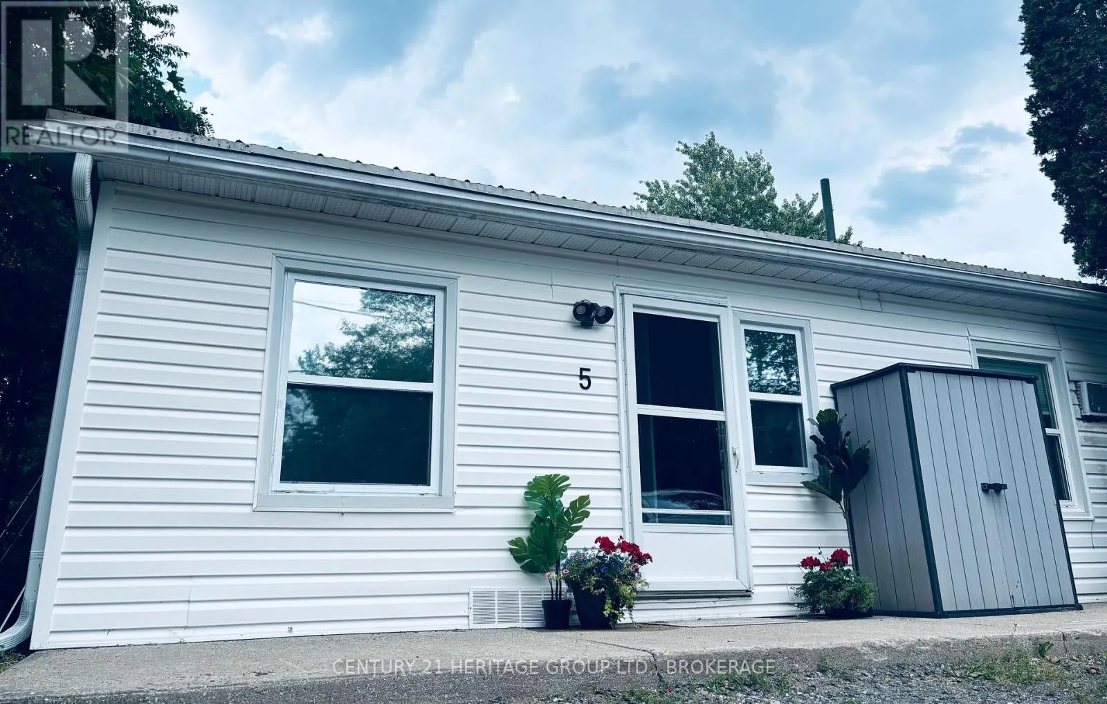 5 - 1115 SOUTH KAHSHE LAKE ROAD, #5