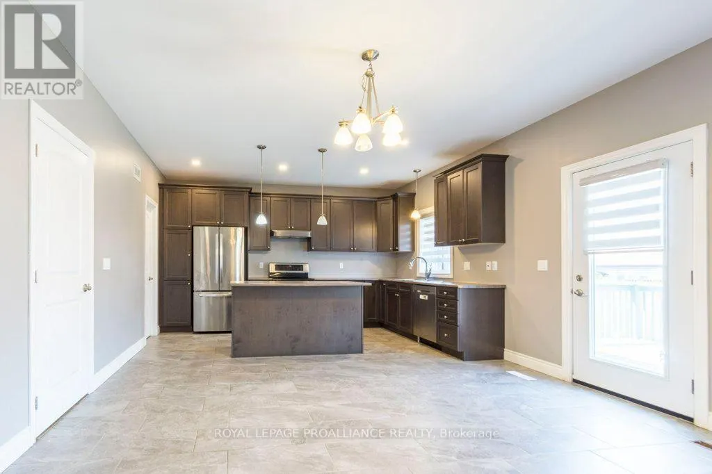 40 COTTONWOOD DRIVE