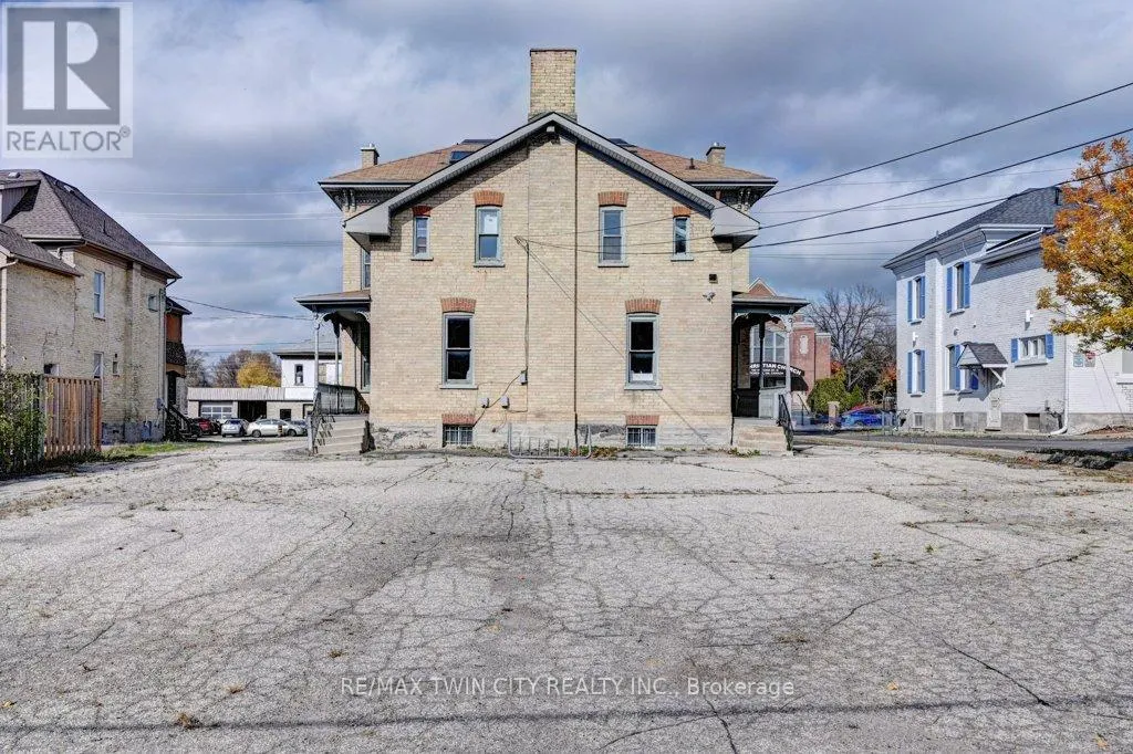 171 VICTORIA STREET N