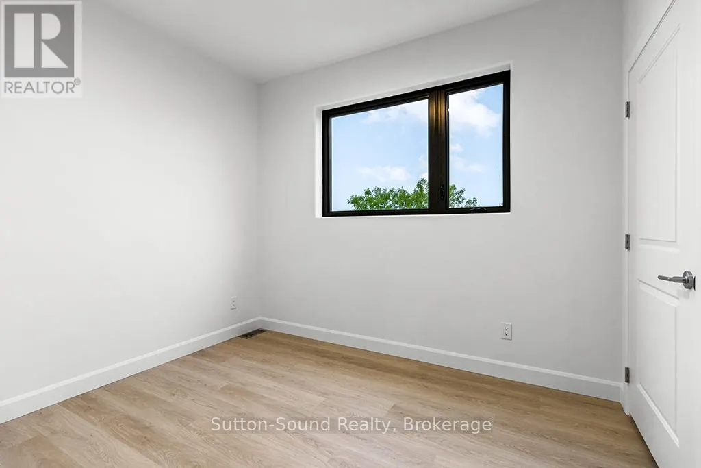 203 - 535 ISAAC STREET, #203