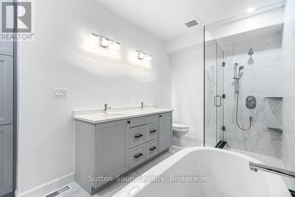 203 - 535 ISAAC STREET, #203