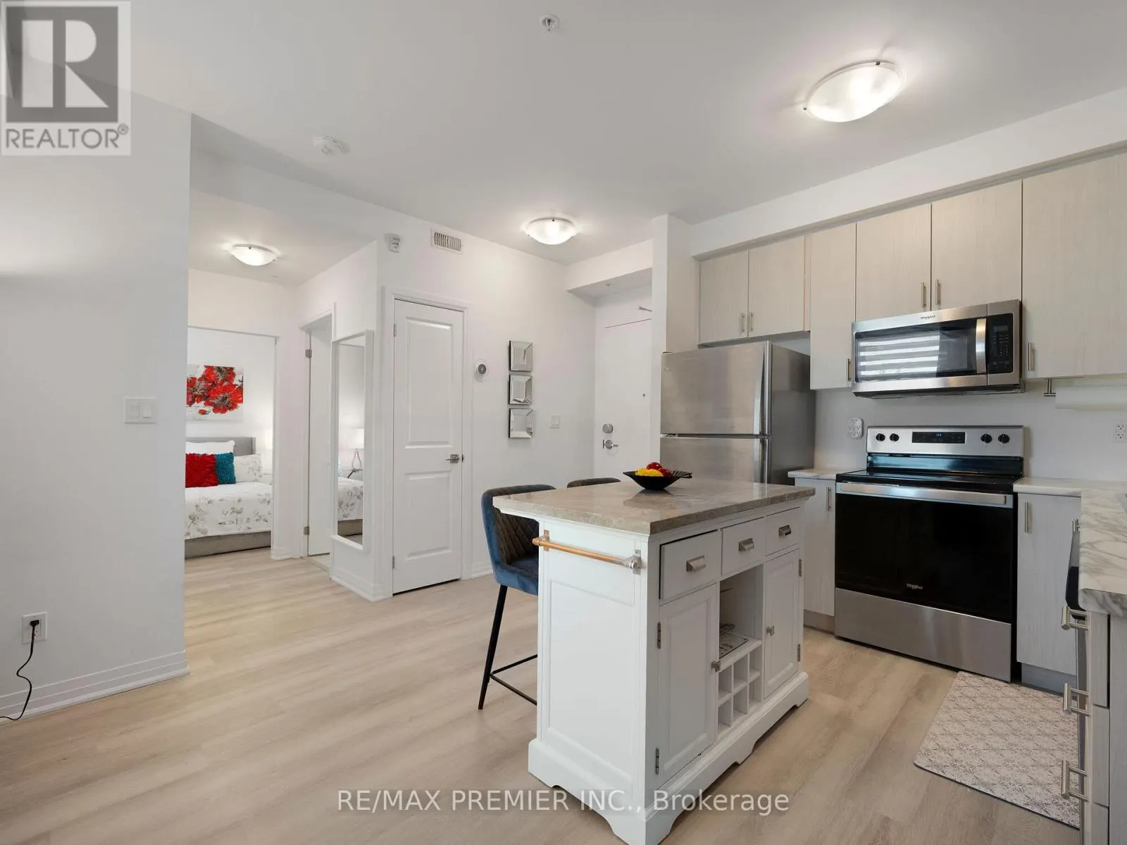 205 - 5 HAMILTON STREET N