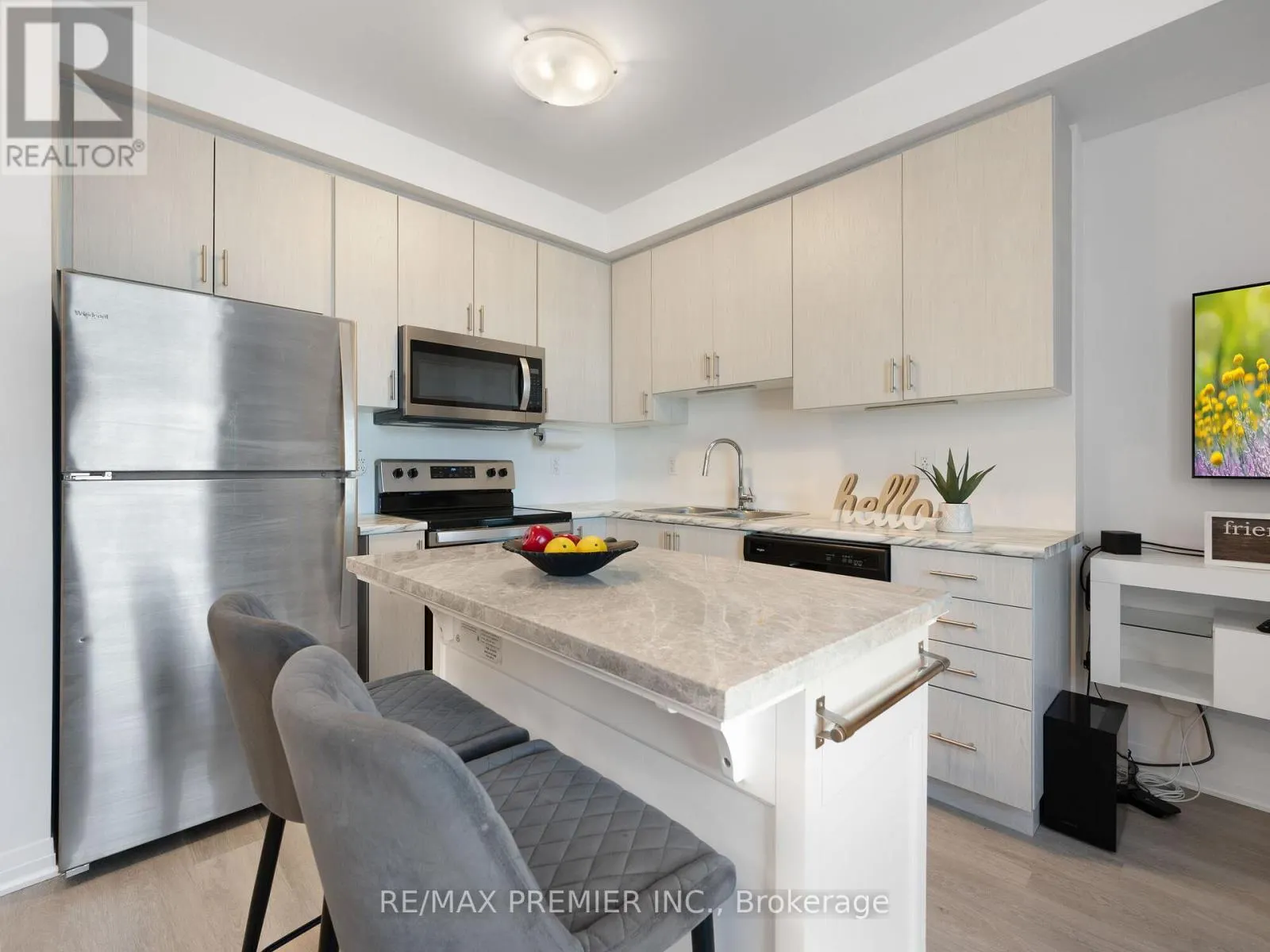 205 - 5 HAMILTON STREET N