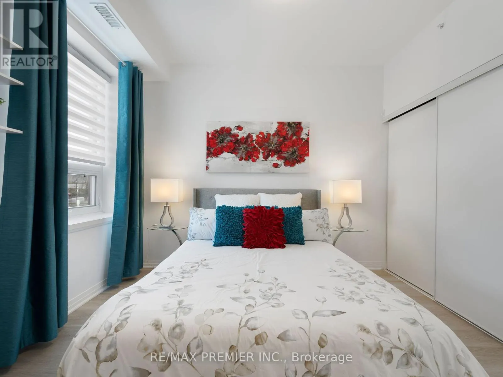 205 - 5 HAMILTON STREET N
