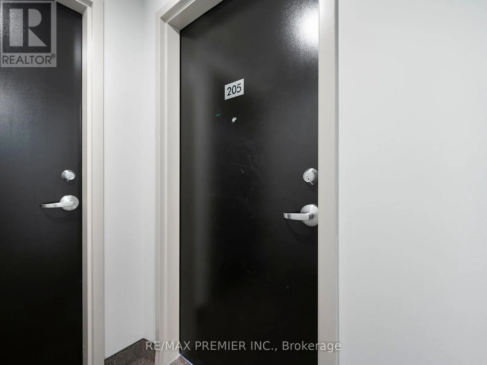 205 - 5 HAMILTON STREET N