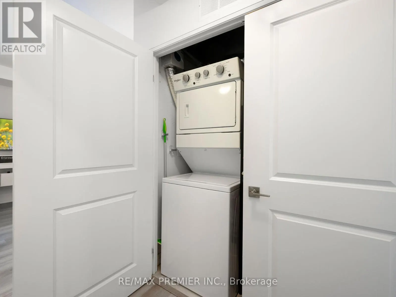 205 - 5 HAMILTON STREET N