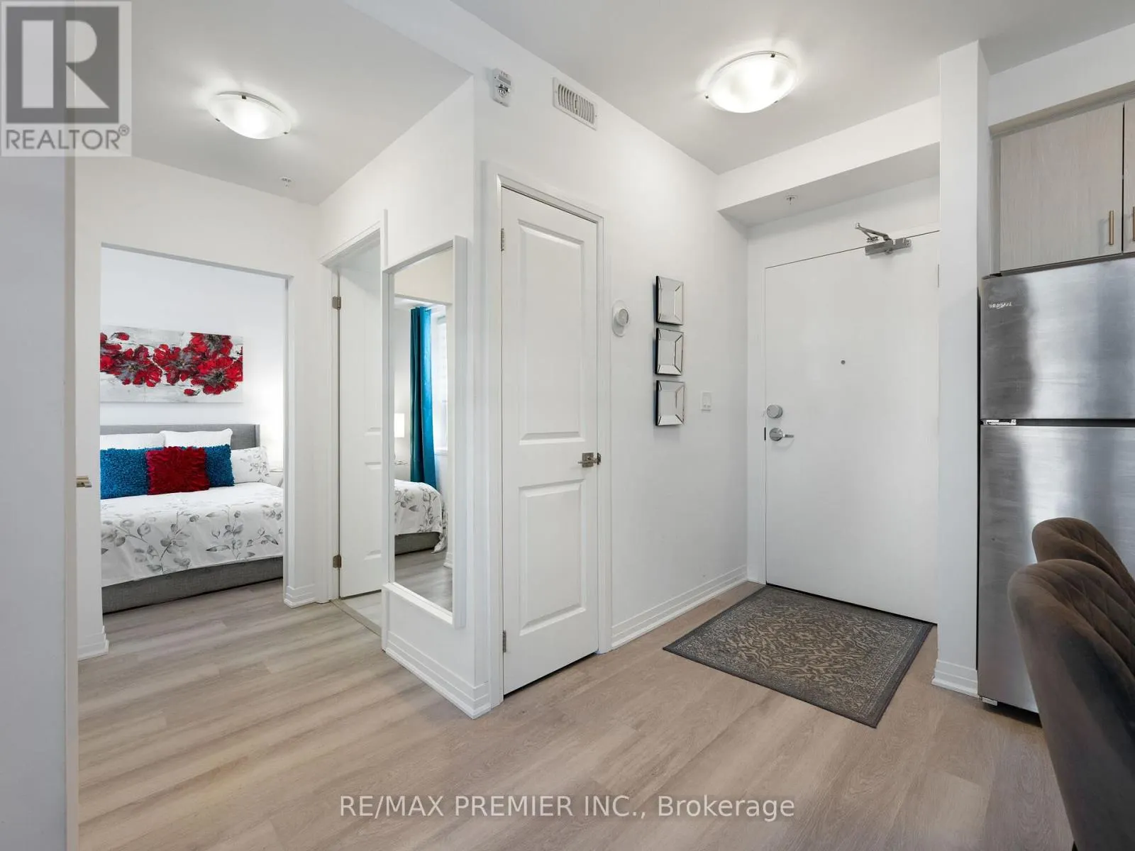 205 - 5 HAMILTON STREET N