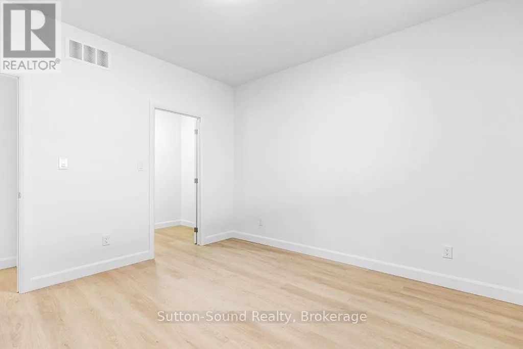 202 - 535 ISAAC STREET, #202