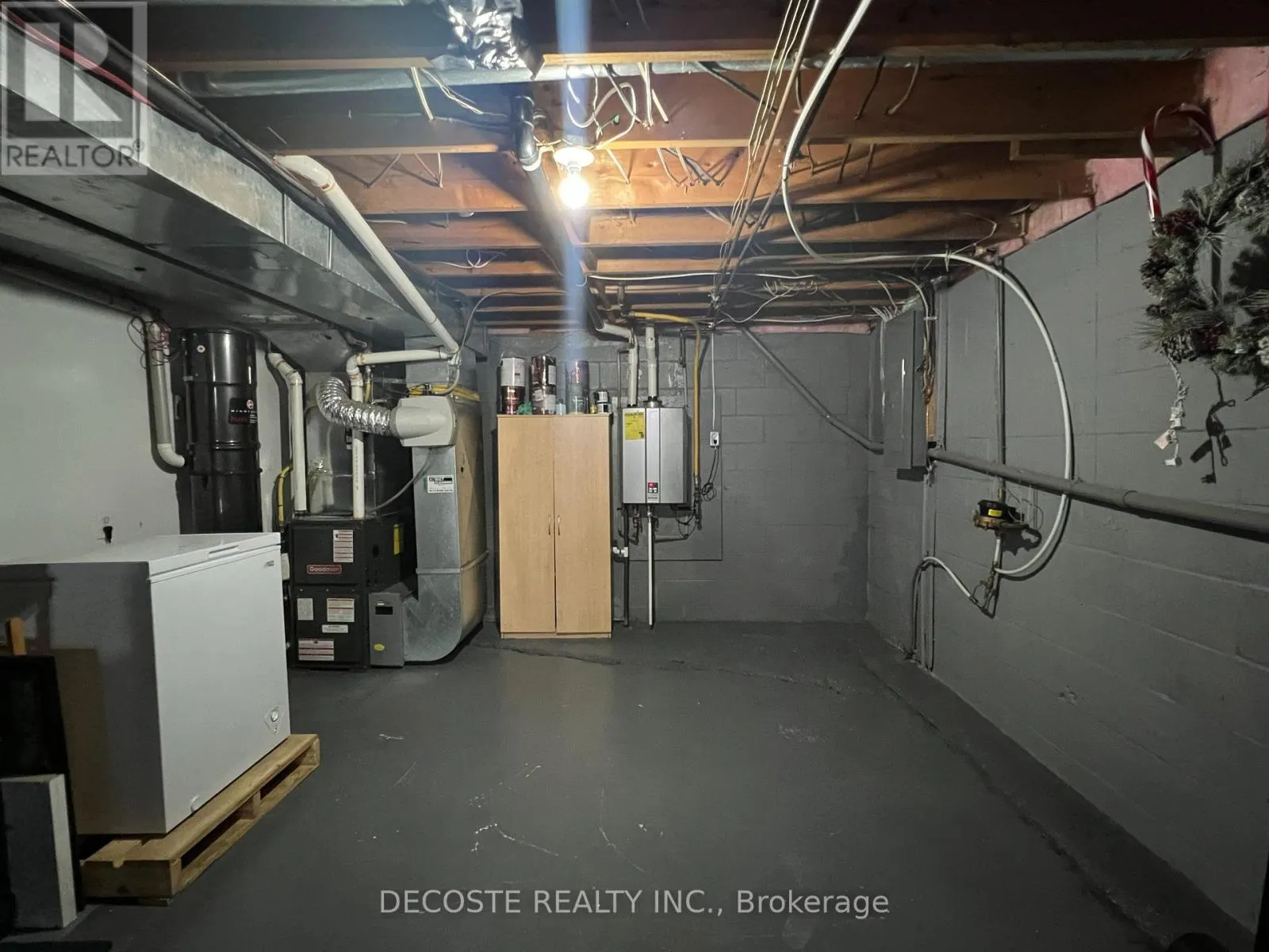 273 MAIN STREET S