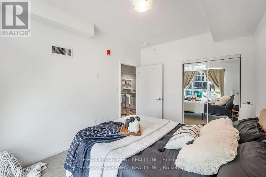 222 - 10 CONCORD PLACE