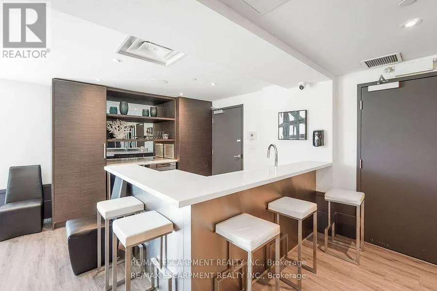 222 - 10 CONCORD PLACE