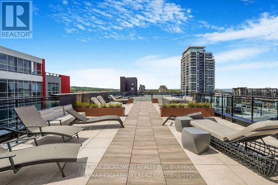 222 - 10 CONCORD PLACE