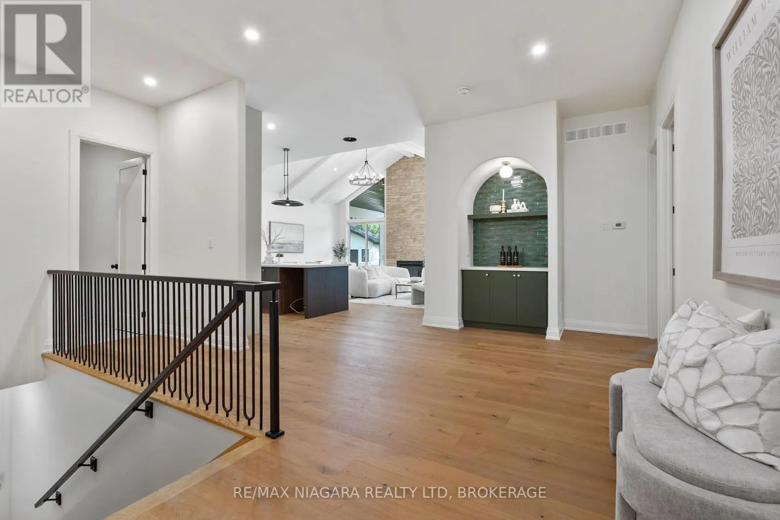 7 CIRCLE STREET