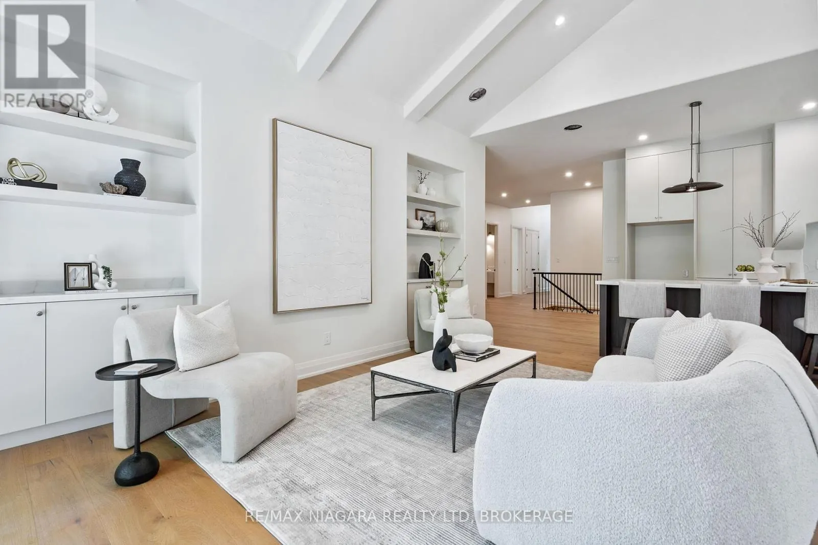 7 CIRCLE STREET