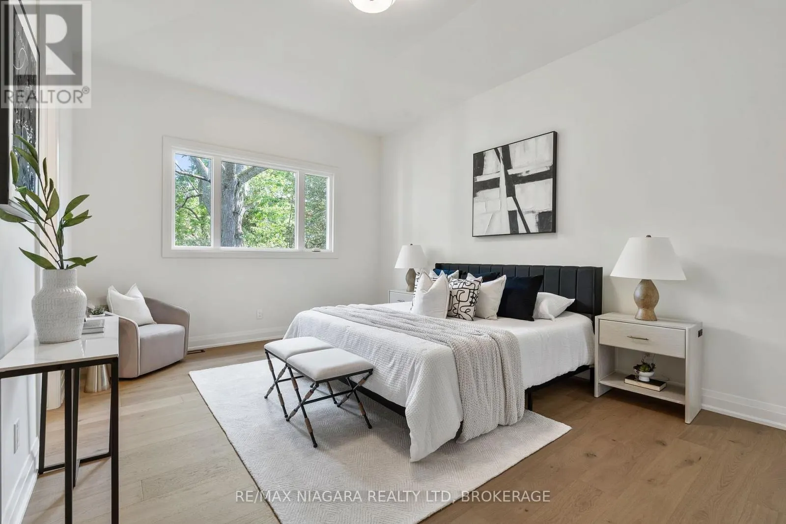 7 CIRCLE STREET