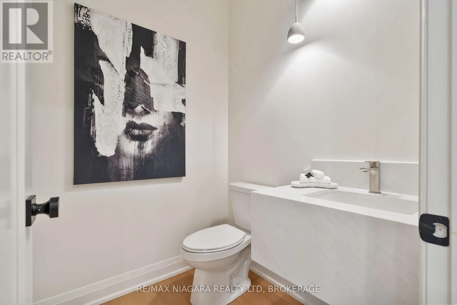 7 CIRCLE STREET