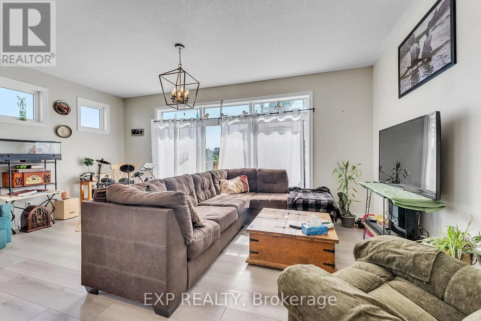 216 HERITAGE PARK DRIVE