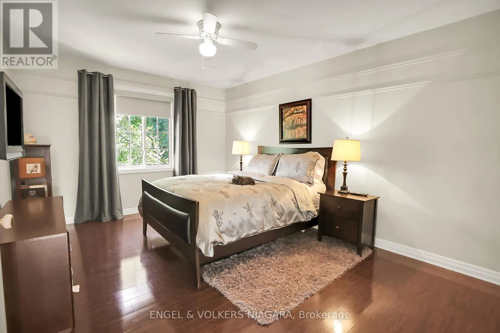 624 SIMCOE STREET