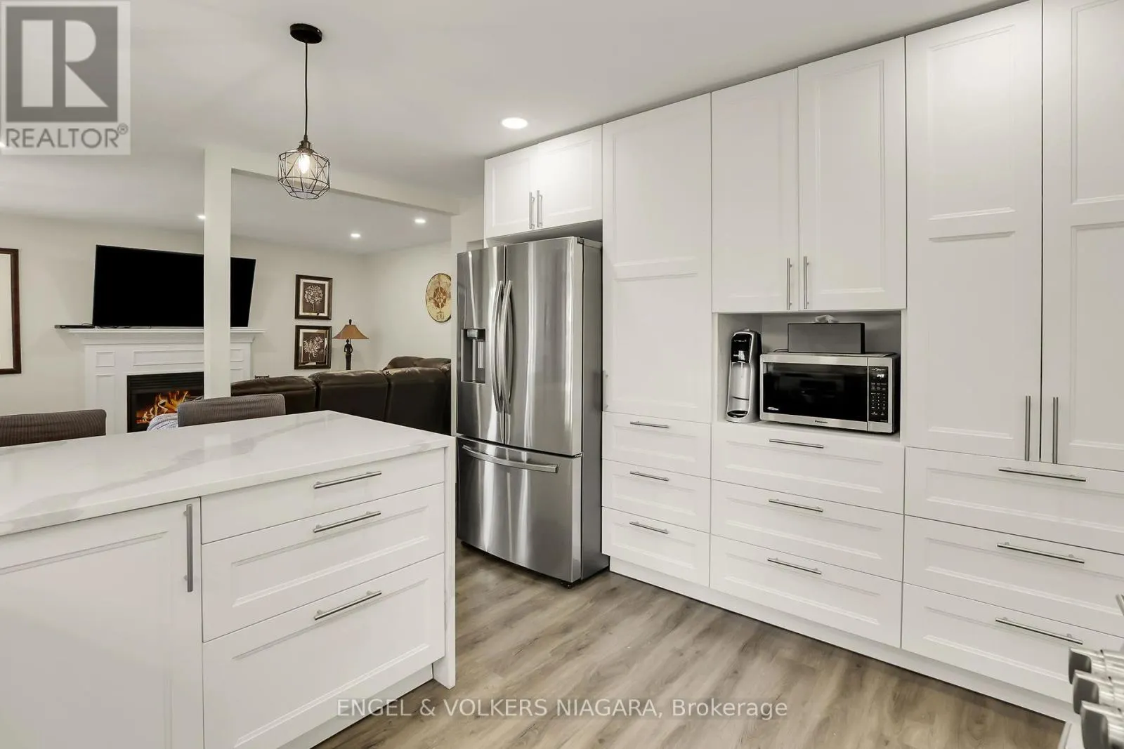 624 SIMCOE STREET