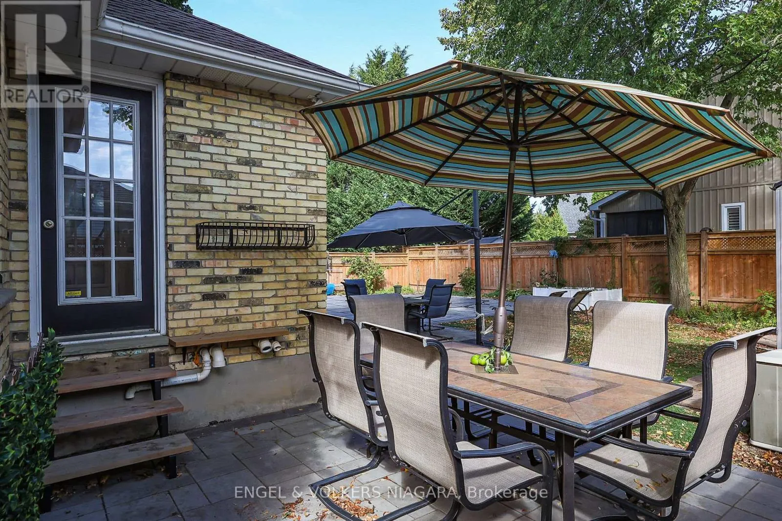 624 SIMCOE STREET