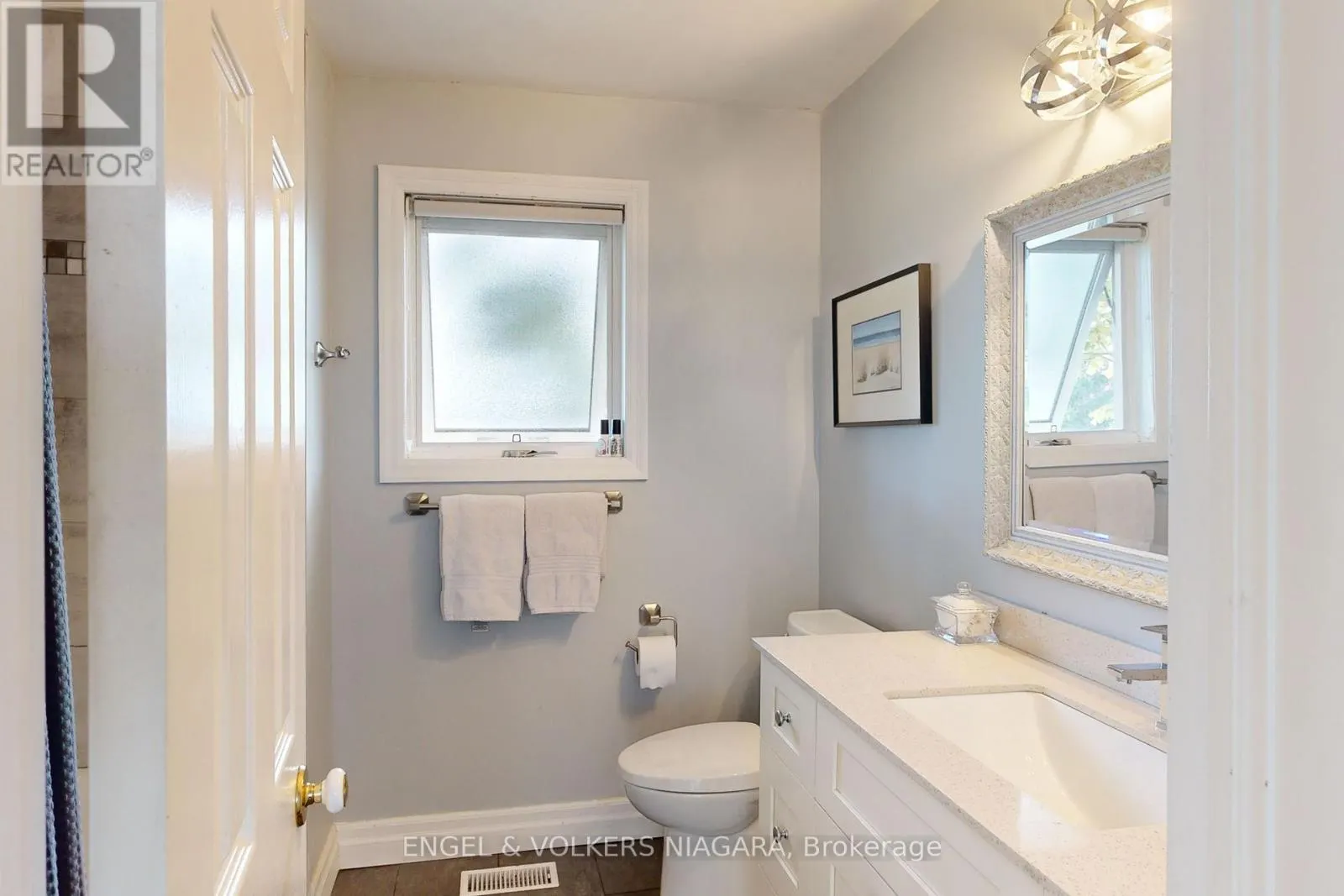624 SIMCOE STREET