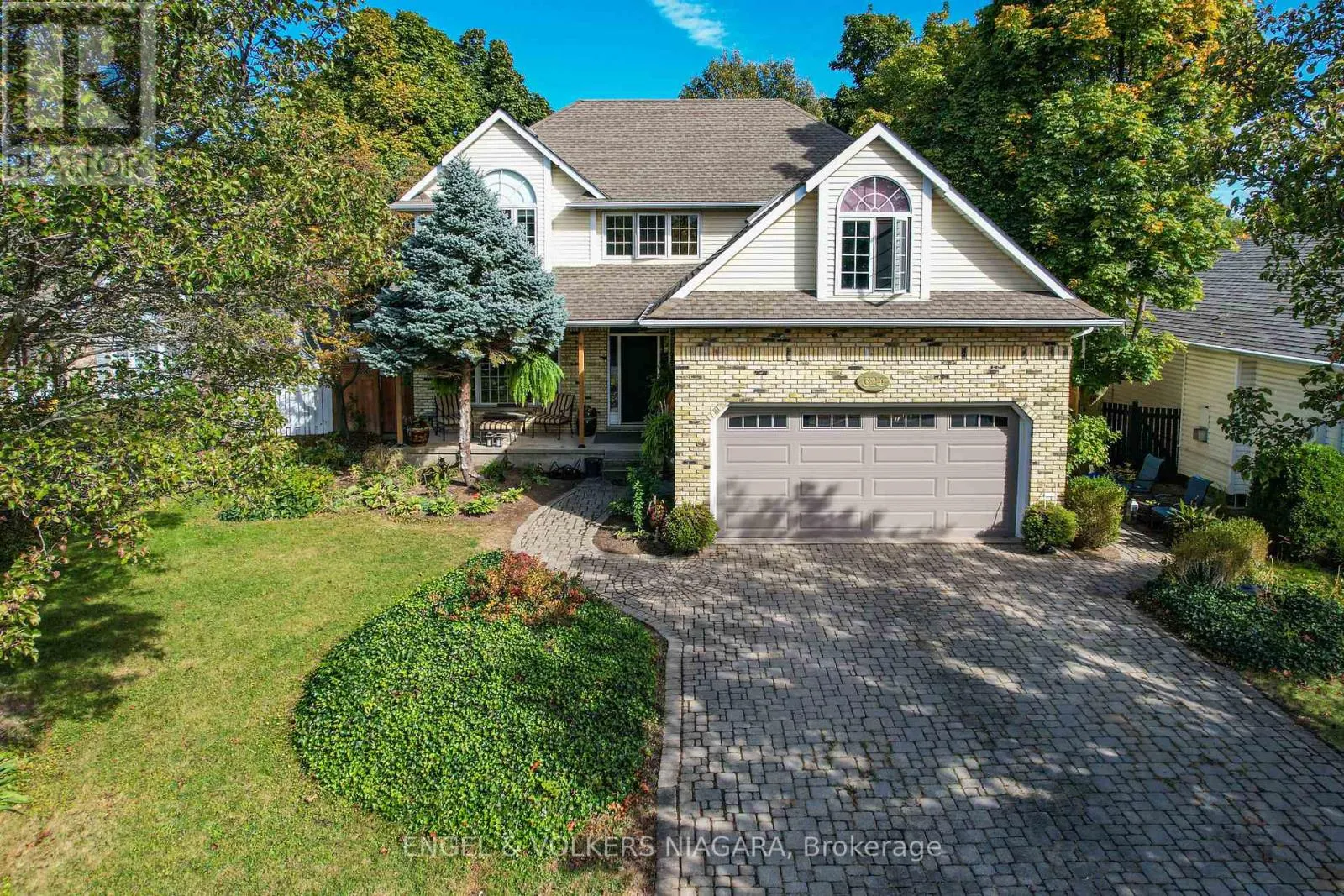 624 SIMCOE STREET