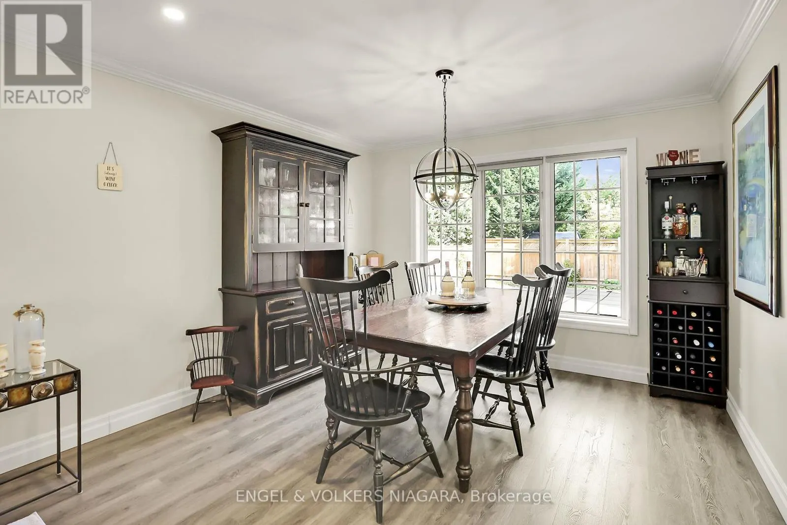 624 SIMCOE STREET