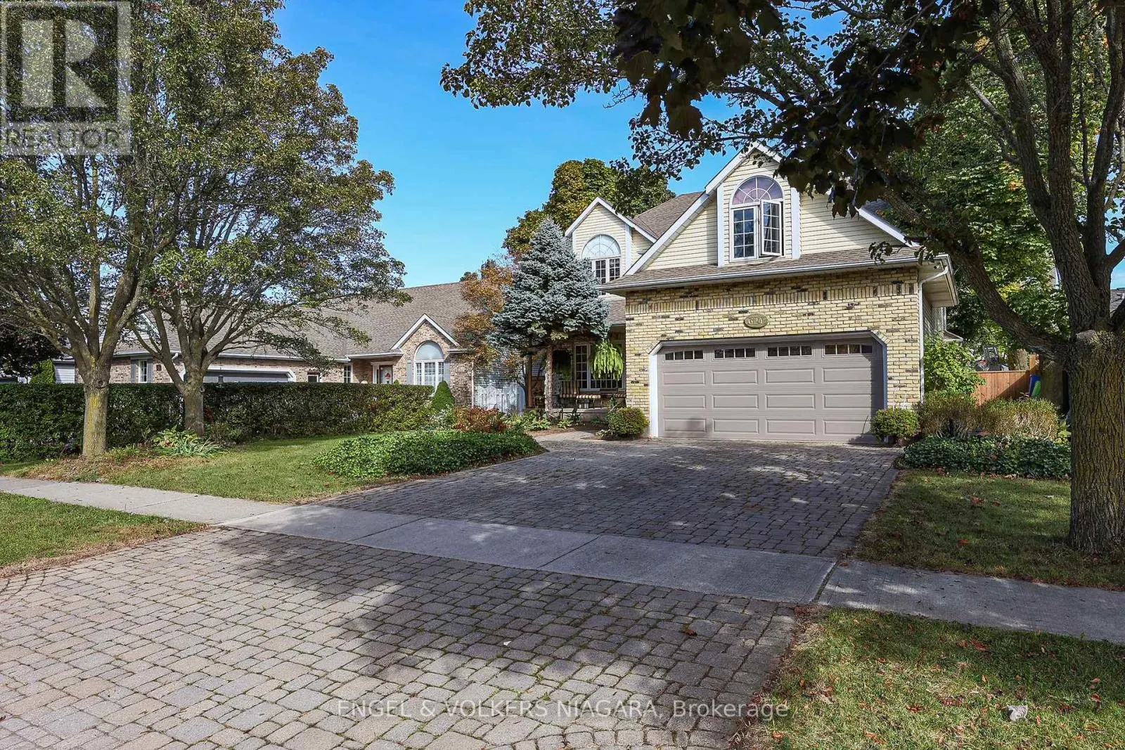 624 SIMCOE STREET
