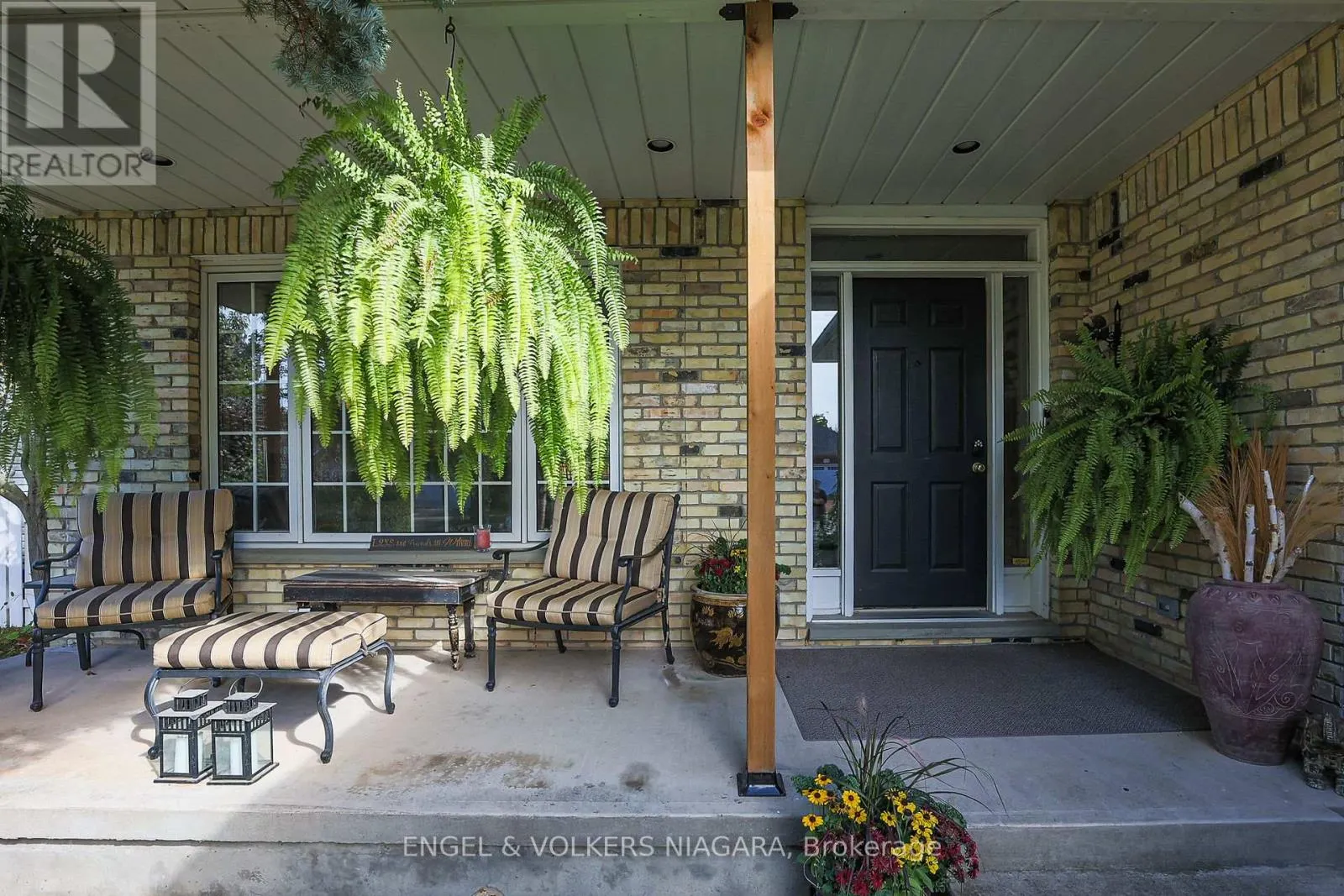 624 SIMCOE STREET