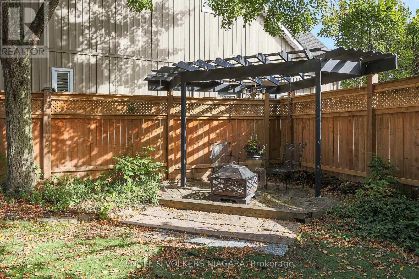 624 SIMCOE STREET